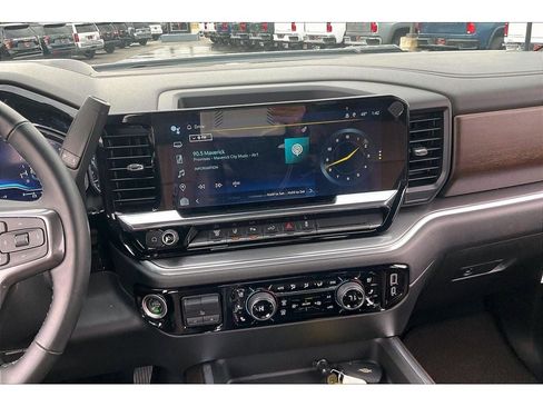 Used 2024 Chevrolet Silverado 3500 High Country w/ Technology Package image 7