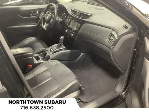 Used 2020 Nissan Rogue SL w/ Premium Package image 11