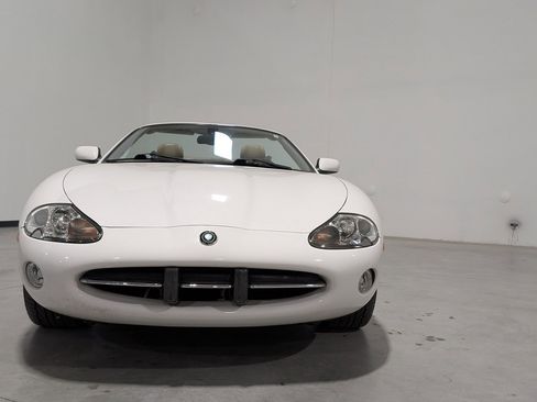 Used 2003 Jaguar XK8 Convertible image 24