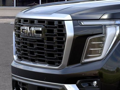 New 2026 GMC Yukon Denali w/ Denali Reserve Package AWD/4WD image 13