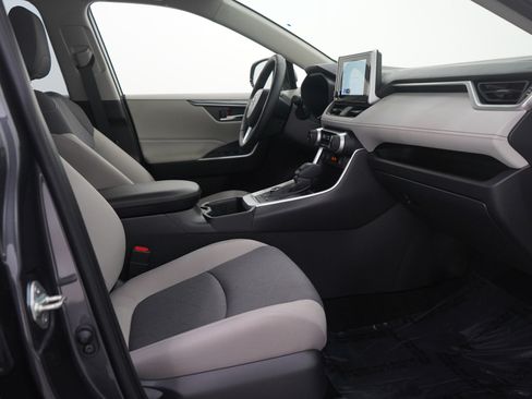 Used 2025 Toyota RAV4 XLE image 12