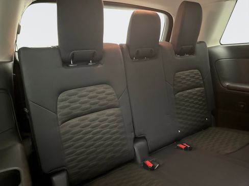 Used 2024 Nissan Pathfinder S image 18