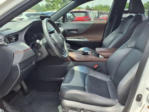 Used 2024 Toyota Venza XLE AWD/4WD image 17