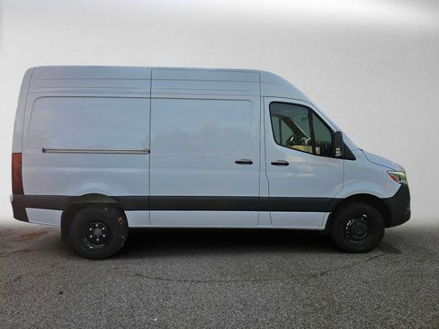 Used 2024 Mercedes-Benz Sprinter 3500 image 2