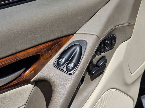 Used 2012 Mercedes-Benz SL 550 image 29