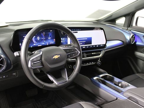 Used 2025 Chevrolet Equinox EV LT w/ Convenience Package image 8