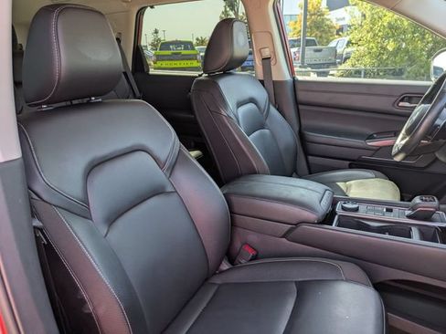 Used 2023 Nissan Pathfinder SL AWD/4WD image 38