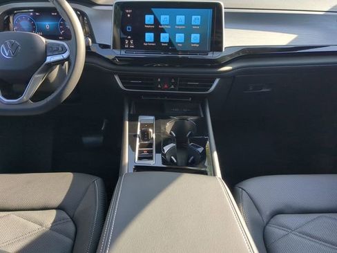 New 2026 Volkswagen Atlas Cross Sport SE w/ Panoramic Sunroof Package image 16