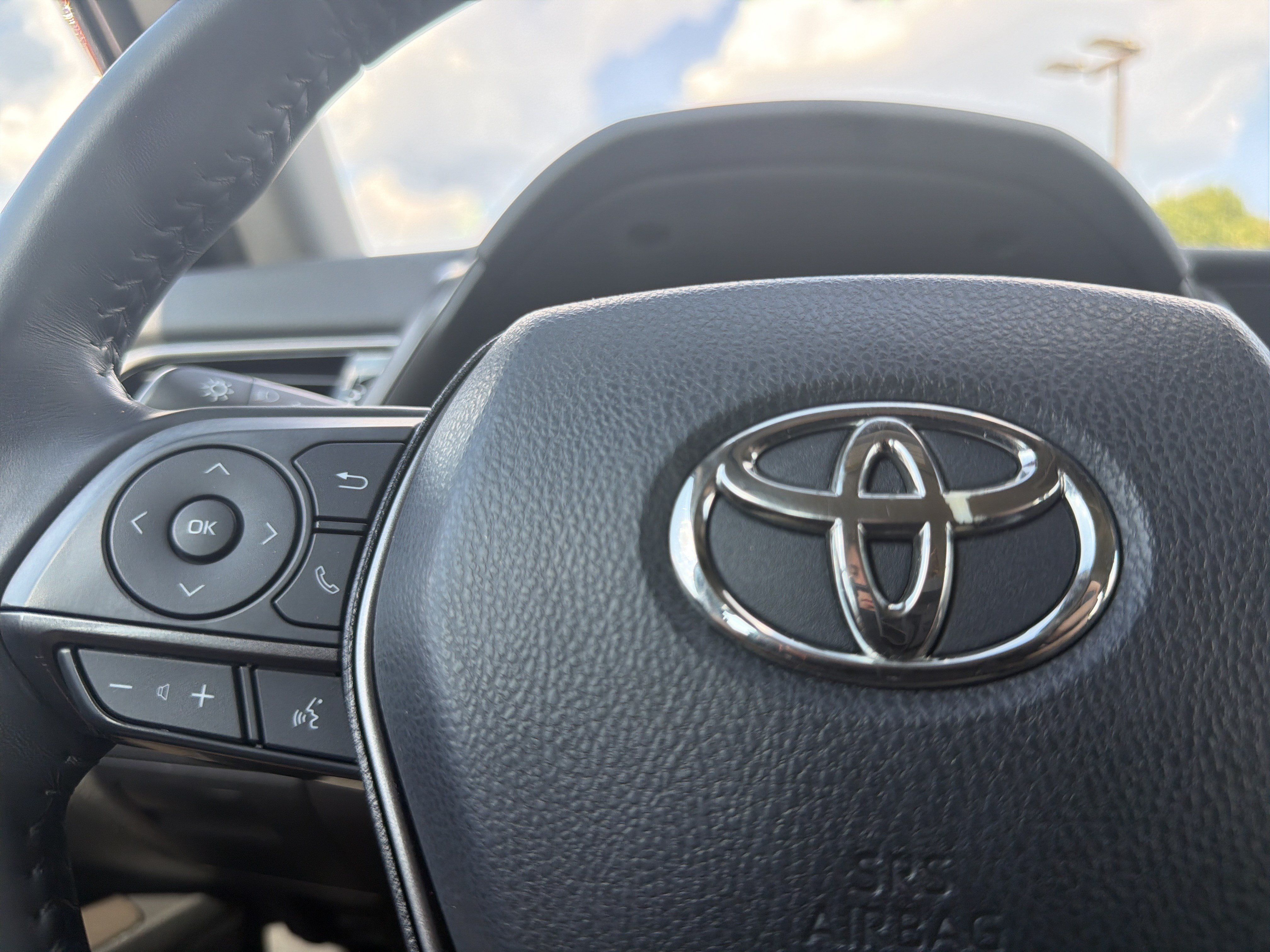Used 2021 Toyota Camry SE FWD image 11