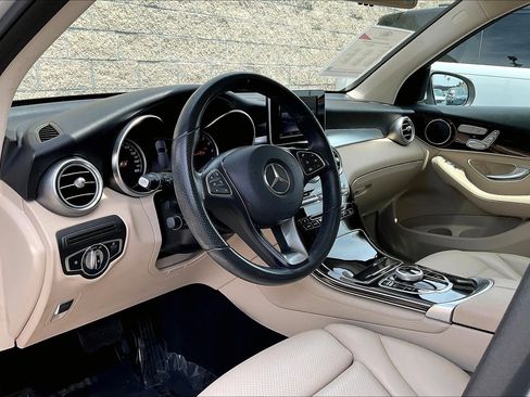Used 2019 Mercedes-Benz GLC 300 image 17
