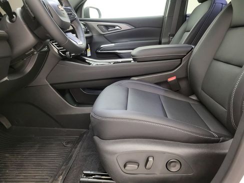 New 2025 Chevrolet Traverse LT w/ LPO, Floor Liner Package image 3