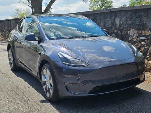 Used 2023 Tesla Model Y Long Range image 12