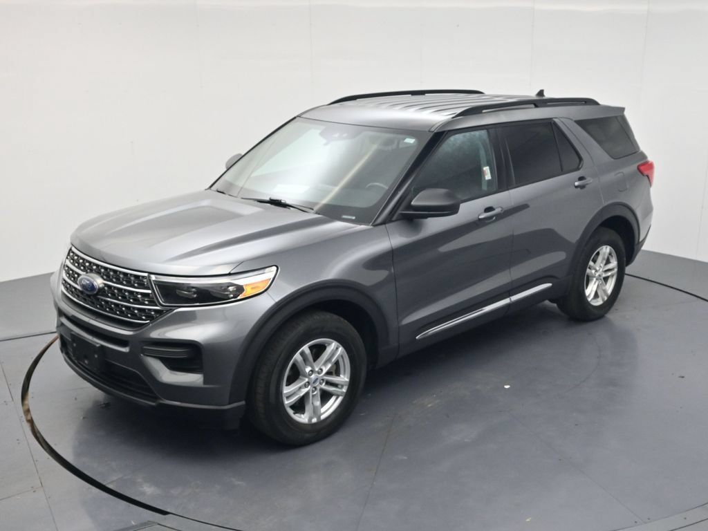 Used 2023 Ford Explorer XLT AWD/4WD image 37