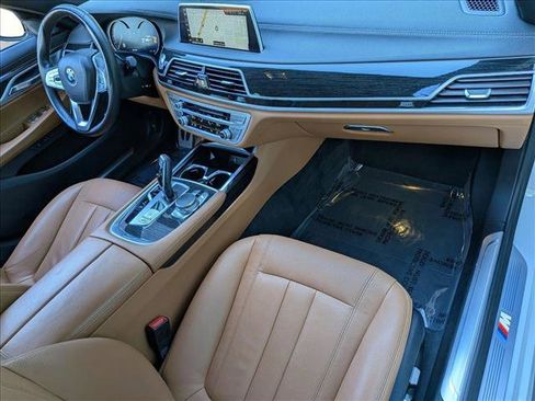 Used 2019 BMW 740i image 23