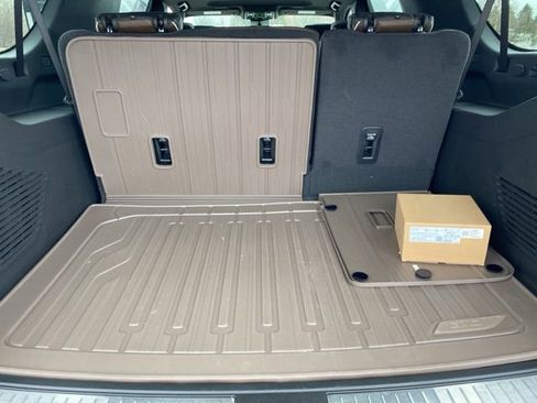 Used 2025 GMC Yukon XL Denali Ultimate w/ LPO, Floor Liner Package AWD/4WD image 34
