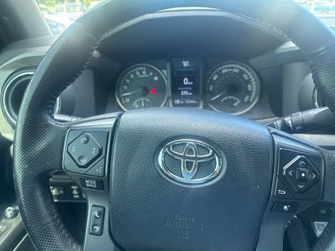 Used 2017 Toyota Tacoma SR AWD/4WD image 14