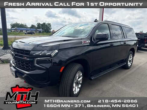 Used 2023 Chevrolet Suburban Z71 w/ Luxury Package AWD/4WD image 3