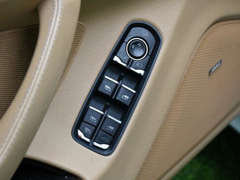 Used 2016 Porsche Panamera 4 AWD/4WD image 15
