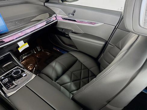 New 2026 BMW 740i w/ Premium Package image 25