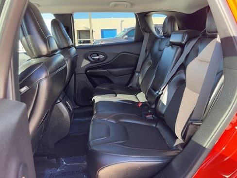 Used 2021 Jeep Cherokee Trailhawk image 22