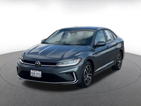 Used 2025 Volkswagen Jetta SE image 8