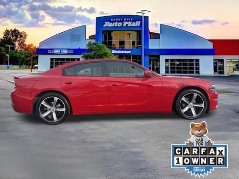 Used 2017 Dodge Charger SE image 8