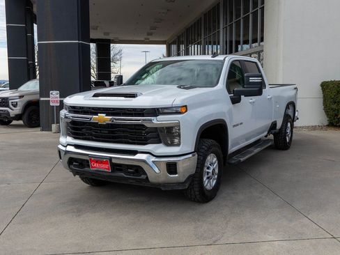 Used 2024 Chevrolet Silverado 2500 LT image 3