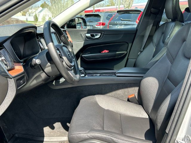 Certified 2023 Volvo XC60 B5 Plus w/ Climate Package AWD/4WD image 10