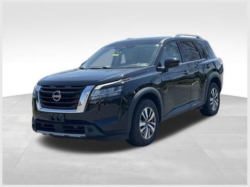Used 2023 Nissan Pathfinder SL AWD/4WD image 1