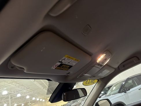 Used 2023 Toyota Highlander LE FWD image 8