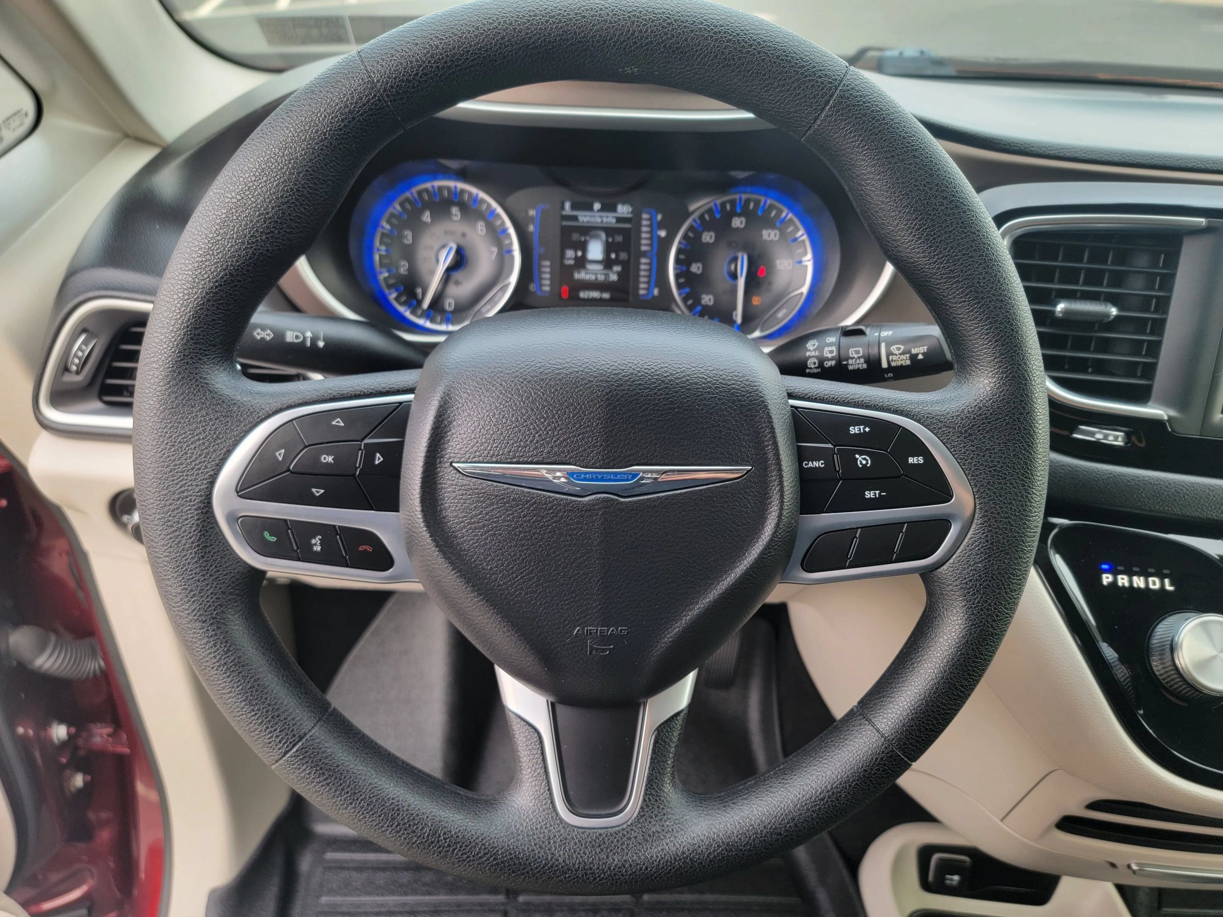 Used 2020 Chrysler Voyager L FWD image 23