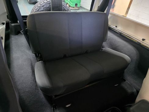 Used 2006 Jeep Wrangler Unlimited AWD/4WD image 23