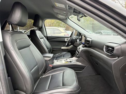 Used 2021 Ford Explorer XLT w/ Equipment Group 202A image 22