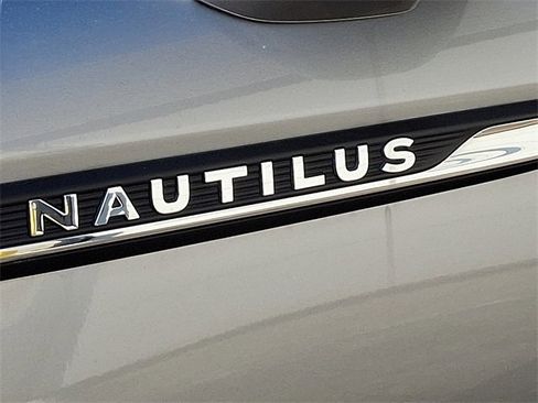 Certified 2023 Lincoln Nautilus Reserve image 30