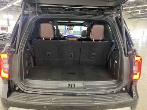 Used 2022 Ford Expedition Limited image 16