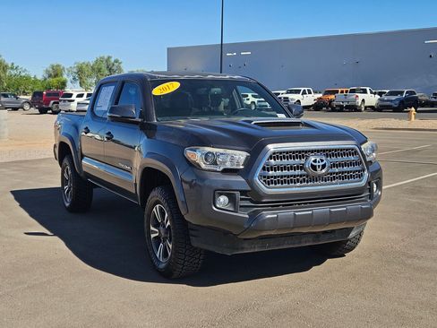 Used 2017 Toyota Tacoma TRD Sport w/ Tow Package (A/T) AWD/4WD image 7