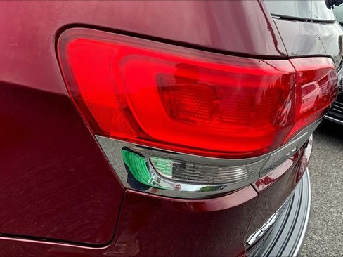 Used 2018 Jeep Grand Cherokee Limited image 28