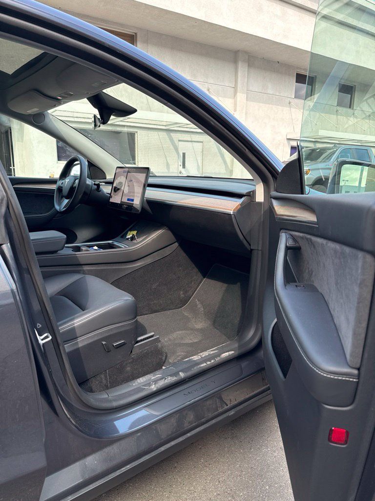 Used 2023 Tesla Model Y Long Range AWD/4WD image 19
