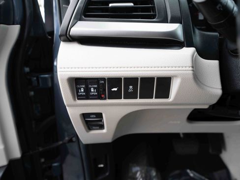 Used 2025 Honda Odyssey EX-L image 11