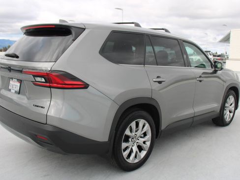 Certified 2025 Toyota Grand Highlander Limited image 3