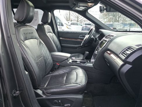 Used 2018 Ford Explorer Platinum image 24