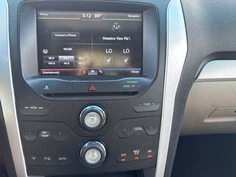 Used 2014 Ford Explorer XLT w/ Equipment Group 202A AWD/4WD image 21