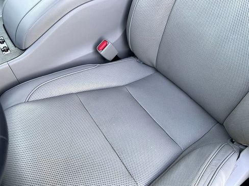 Used 2016 Toyota Highlander Limited Platinum AWD/4WD image 17
