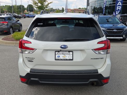 Used 2023 Subaru Forester Premium AWD/4WD image 4