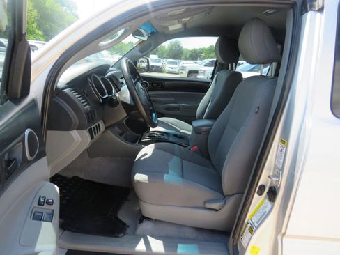 Used 2011 Toyota Tacoma PreRunner RWD image 15