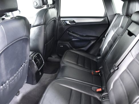 Used 2020 Porsche Macan Turbo image 22