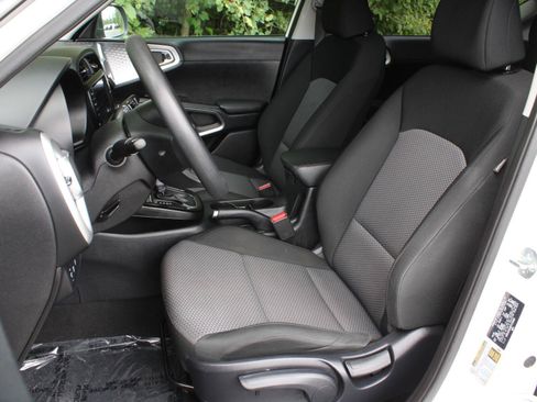 Used 2023 Kia Soul LX w/ Option Group 015 FWD image 17