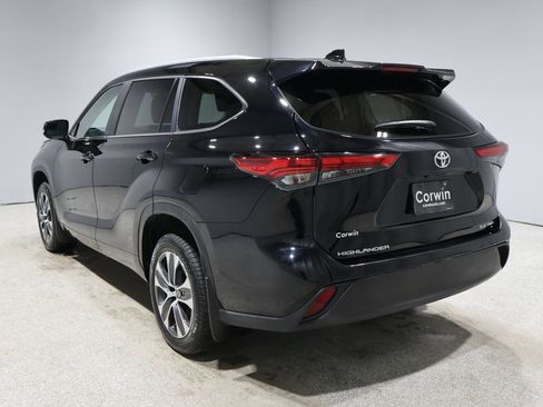 Used 2023 Toyota Highlander XLE image 5