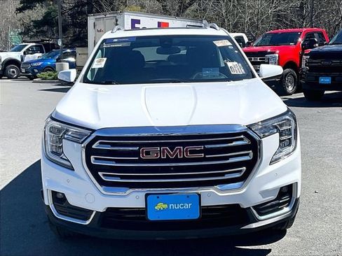 Used 2022 GMC Terrain SLT w/ Infotainment Package II image 2