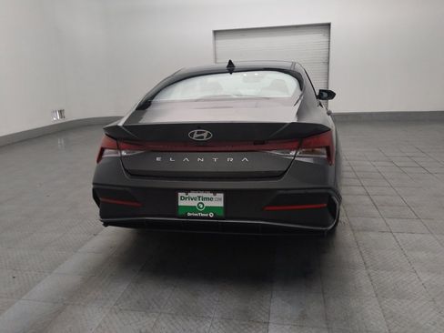 Used 2024 Hyundai Elantra SE FWD image 7